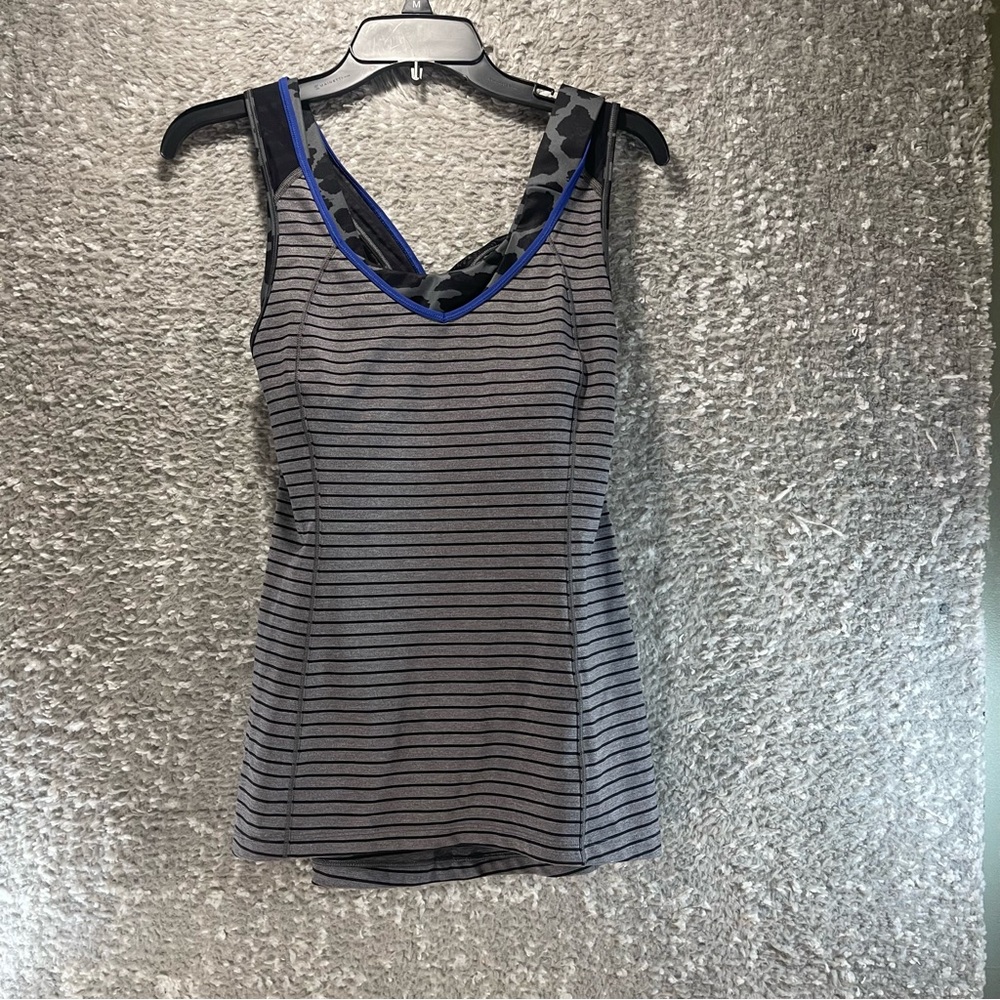 Lululemon Striped Workout Top With Built In Camo Bra Size 6 Gray